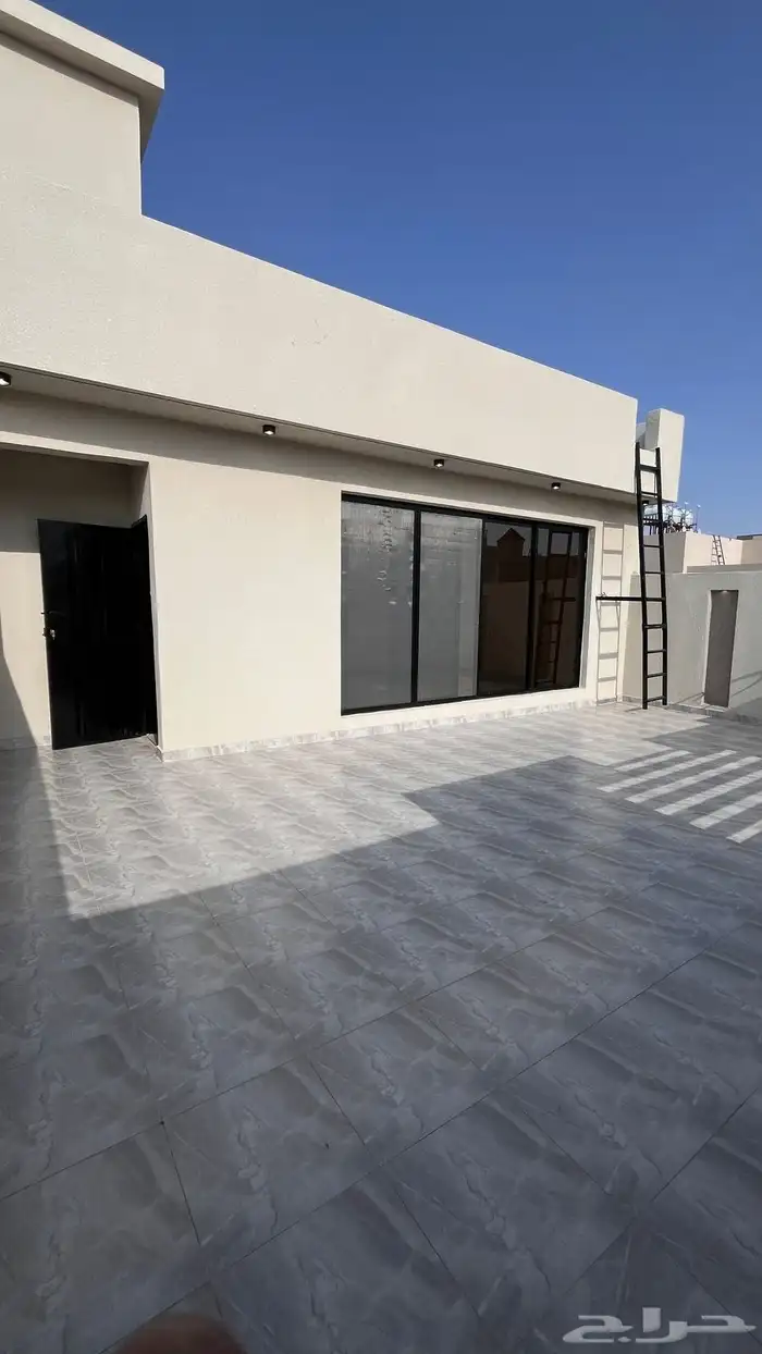 للبيع ارواف ارضيه وعلويه بمدخل سياره طريق المدينه العسكريه 2