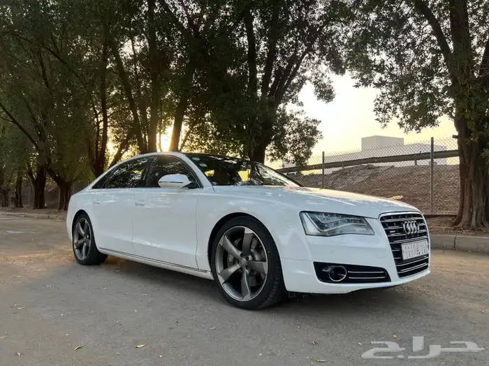 اودي A8 سماكو عداد 42 الف كم فقط لا غير 8 سلندر 2