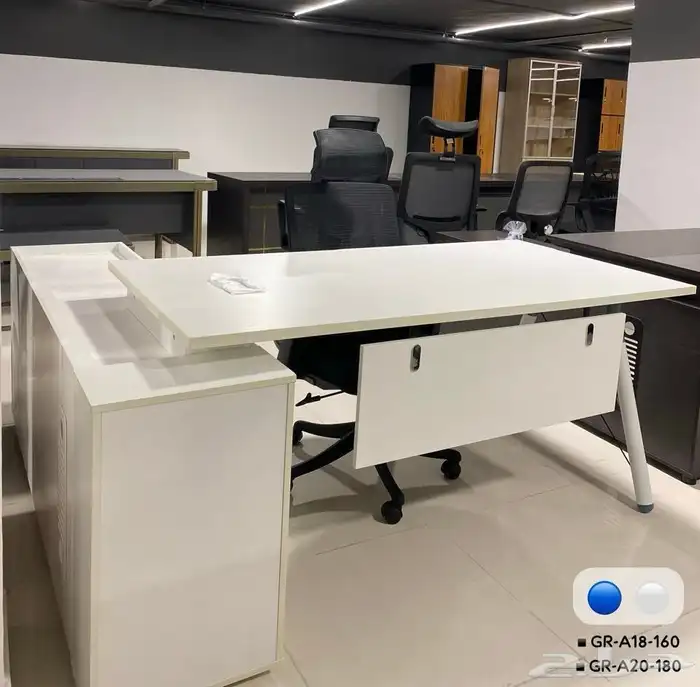 office furniture مكاتب ابيض مودرن و كراسي مكتب و اثاث مكتبي 0