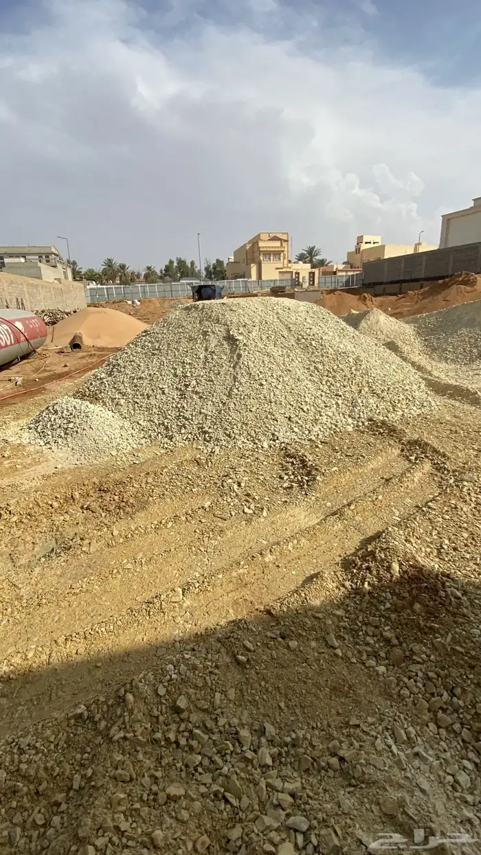 ايجار بوكلين توريد صبيز  بحص  رمل ابيض 10