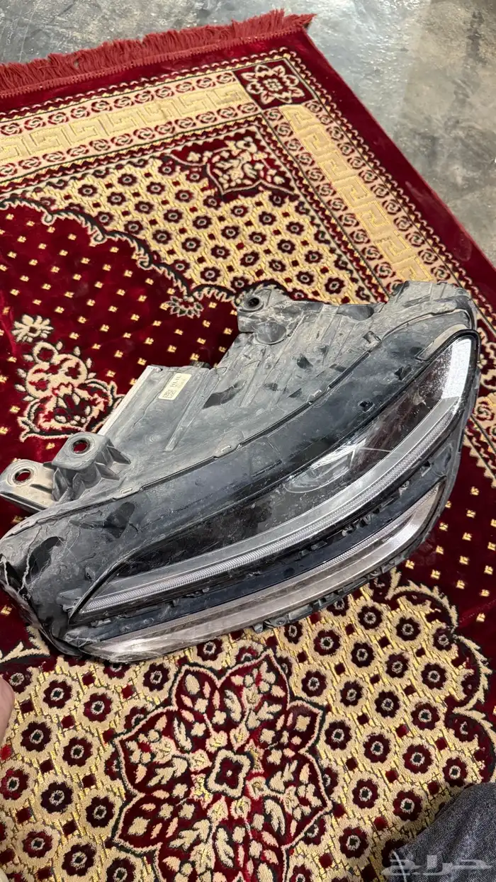 للببيع نور امامي يسار G70 2022 2
