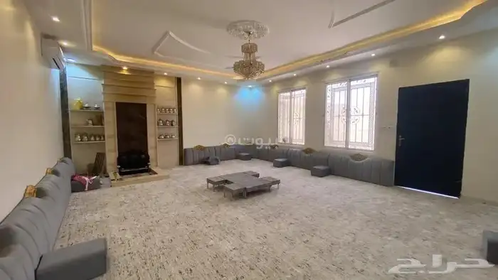 للبيع فيلا بشقتين في حي البيان 5
