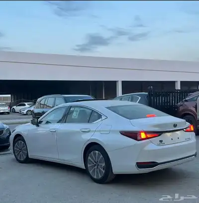 لكزس ES 250 AA 2025 3