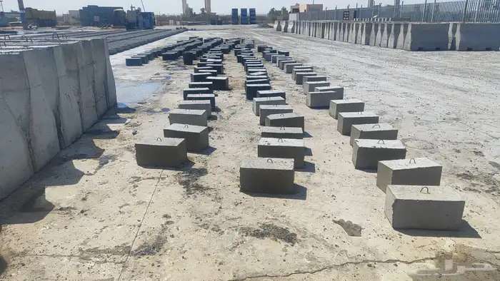 قواعد انارة   حواجز خرسانية 12