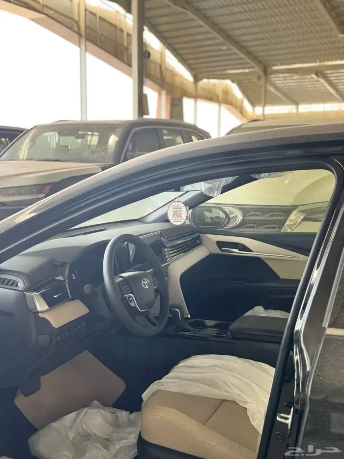 كامري LE اللون اسود ملكي موديل 2025 4