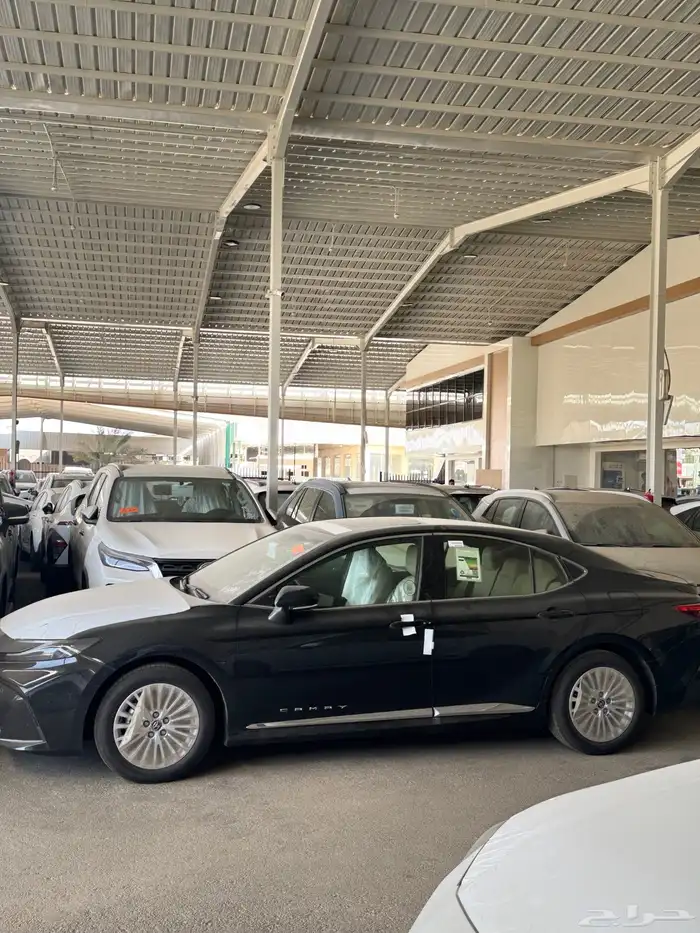 كامري LE اللون اسود ملكي موديل 2025 2