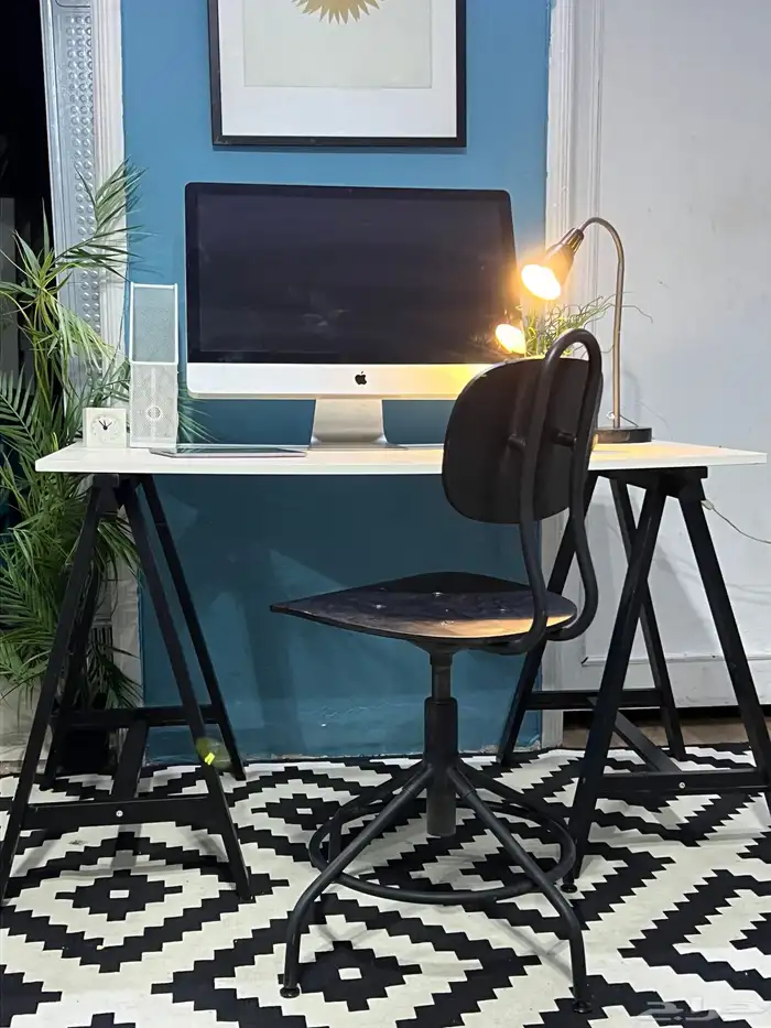 مكتب وكرسي مع اضاءة من ايكيا 0