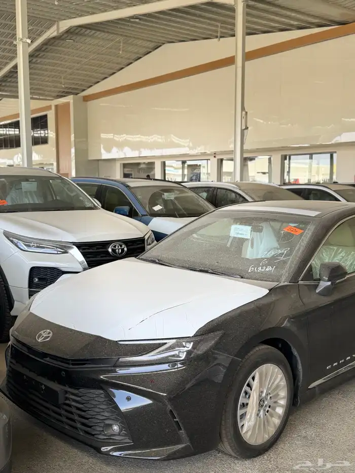 كامري LE اللون اسود ملكي موديل 2025 1