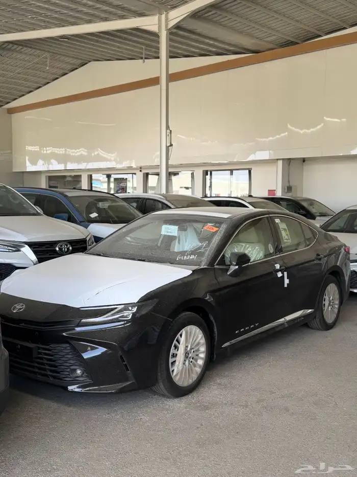 كامري LE اللون اسود ملكي موديل 2025 0