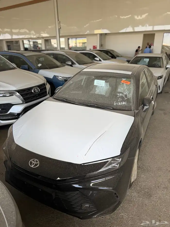 كامري LE اللون اسود ملكي موديل 2025 11