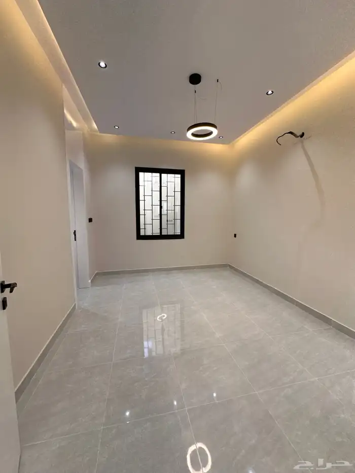 للبيع روف (دور ثاني بملحق) طريق ابها الخميس وقرب نادي ضمك 30