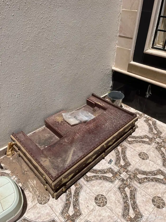 للبيع وجارين دلال ودرج دلال شبه جديده وطاولة بلازما 3