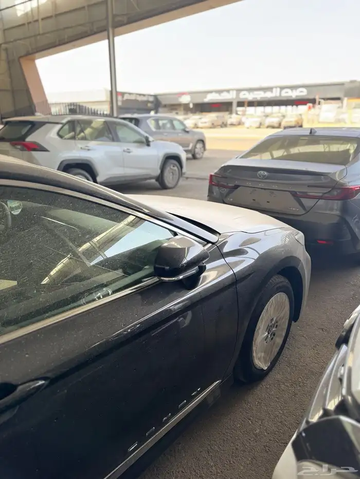 كامري LE اللون اسود ملكي موديل 2025 10