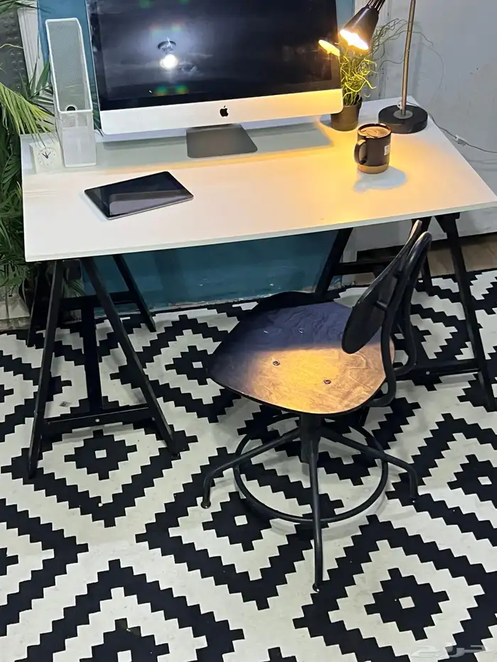 مكتب وكرسي مع اضاءة من ايكيا 4