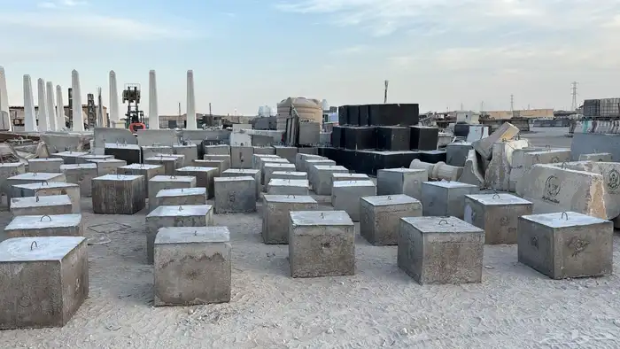 قواعد انارة   حواجز خرسانية 1