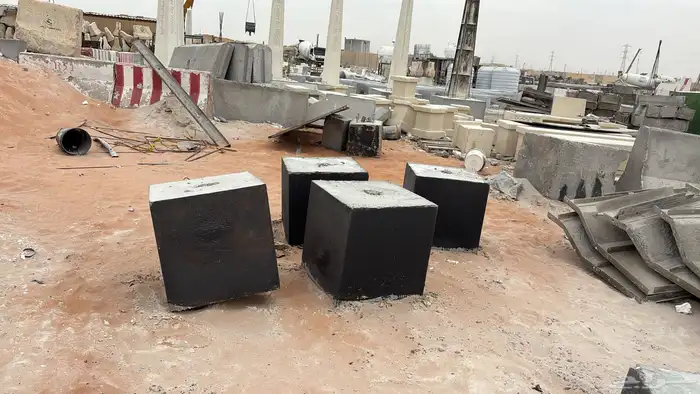 قواعد انارة   حواجز خرسانية 2