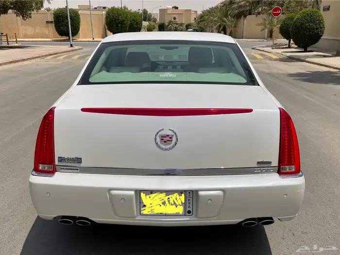 كاديلاك DTS 2011 33