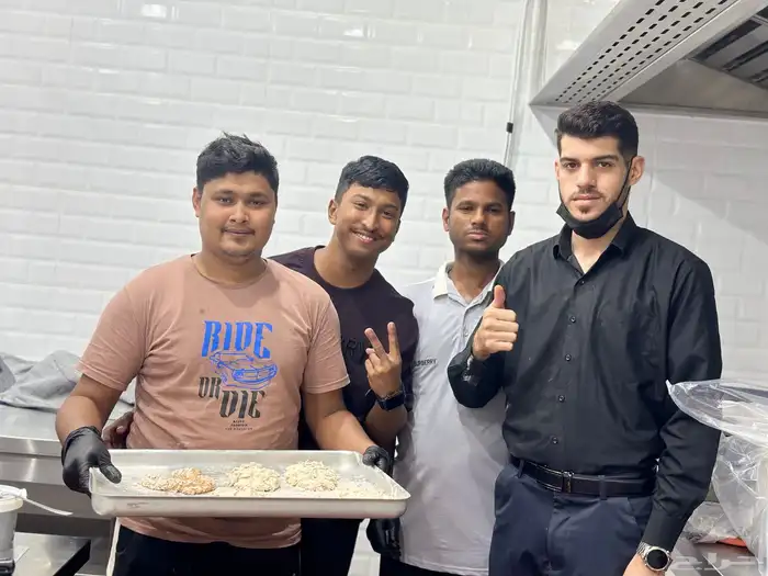 شيف تدريب وتأسيس مطاعم برجر 24