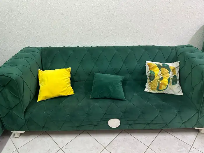 طقم كنب   طقم طاولات  ستارة   شاشة 32 بوصة 1