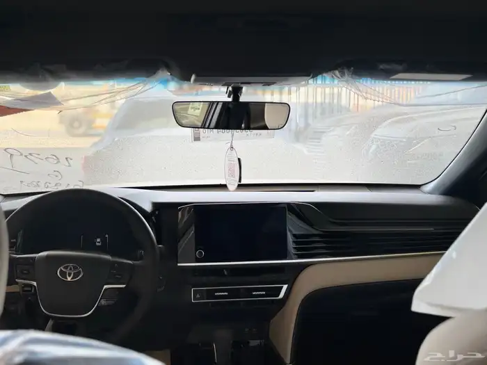 كامري LE اللون اسود ملكي موديل 2025 7