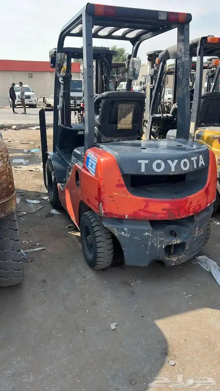 فوركلفت للايجار رافعة شوكية رافعات للايجار اليومي والشهري 14