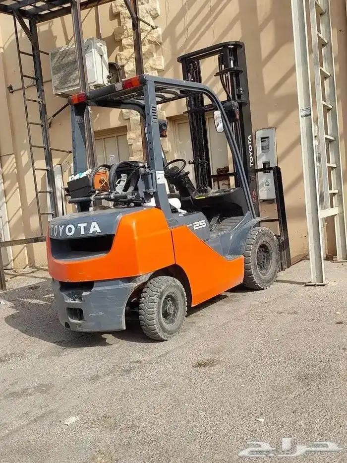 فوركلفت للايجار رافعة شوكية رافعات للايجار اليومي والشهري 4