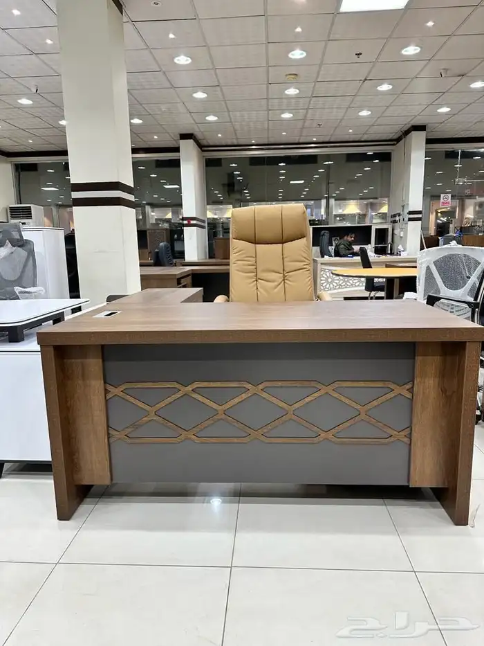 مكاتب كراسي طاولة إجتماعات طقم كنب جلد و مكتب طقم موظفين 7