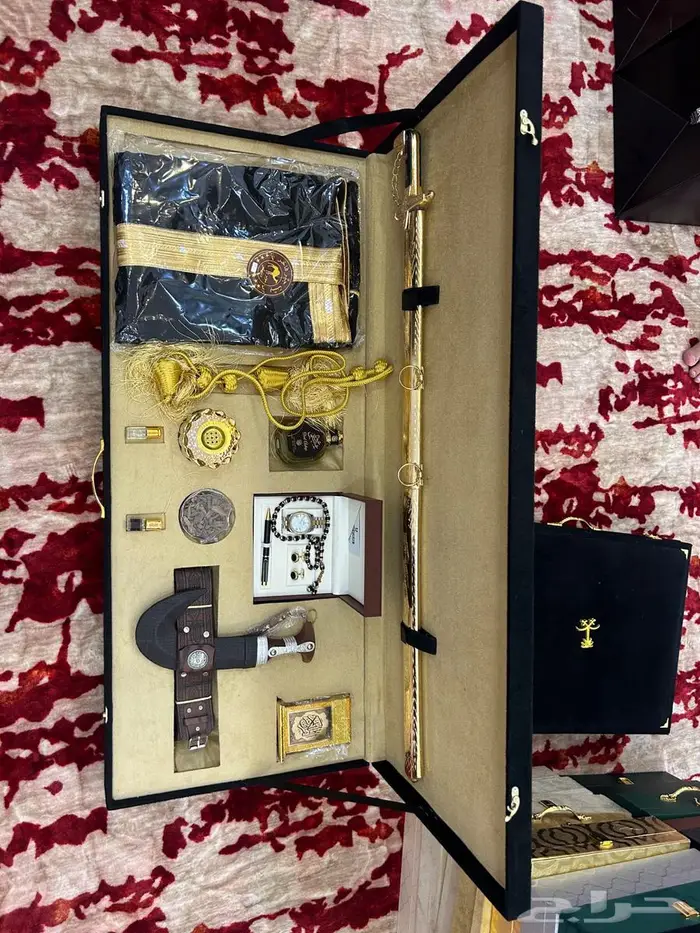 هدايا بشوت وسيوف واطياب 1