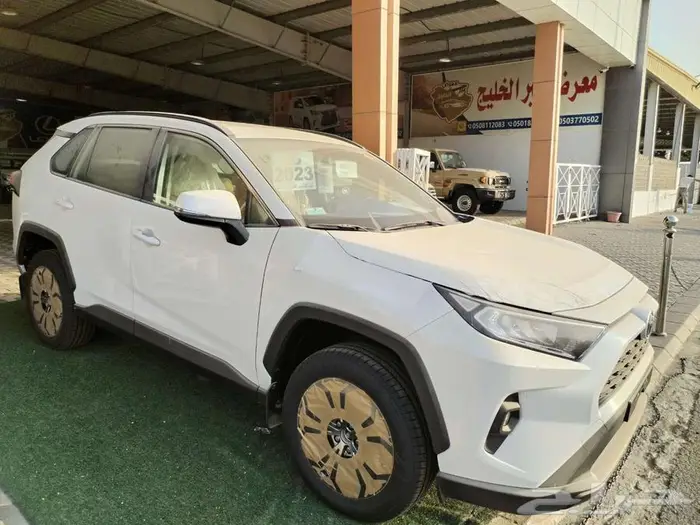 عرض خاص تويوتا راف فوار فتحه دبل بنزين XLEموديل 2023 3