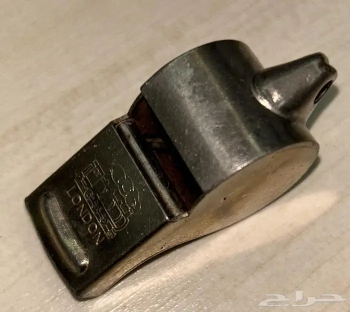 صافرة-صفارة من لندن عمرها تقريبا 60 عام 2