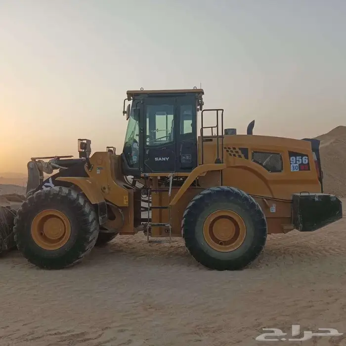 شيول حجم 956 للايجار في ضبا 1