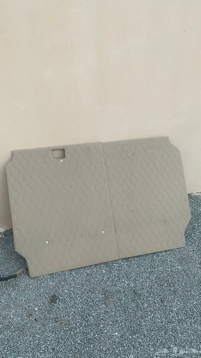 طبق لنيسان بترول مراتب على جنب 0