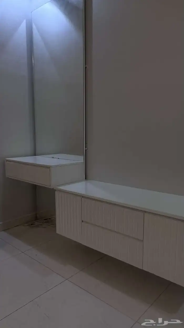 دولاب وتسريحه شبه جديده كلها لاعلى سومه 1