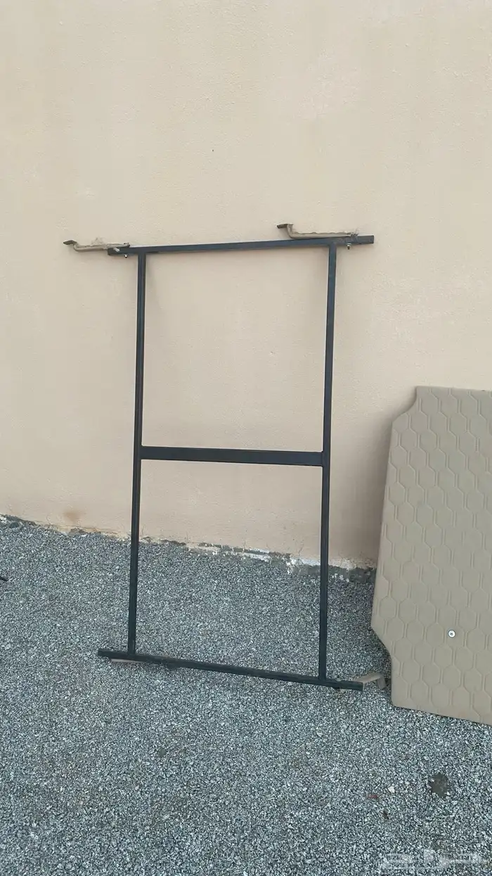 طبق لنيسان بترول مراتب على جنب 1