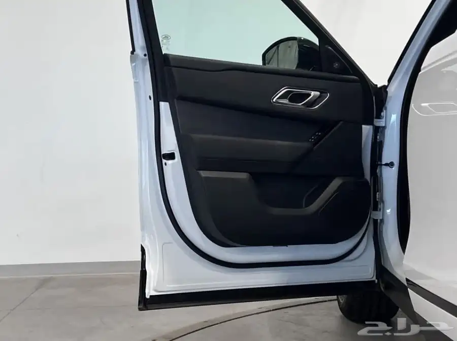 رنجروفر فيلار Range Rover velar dynamic SE موديل 2024 18