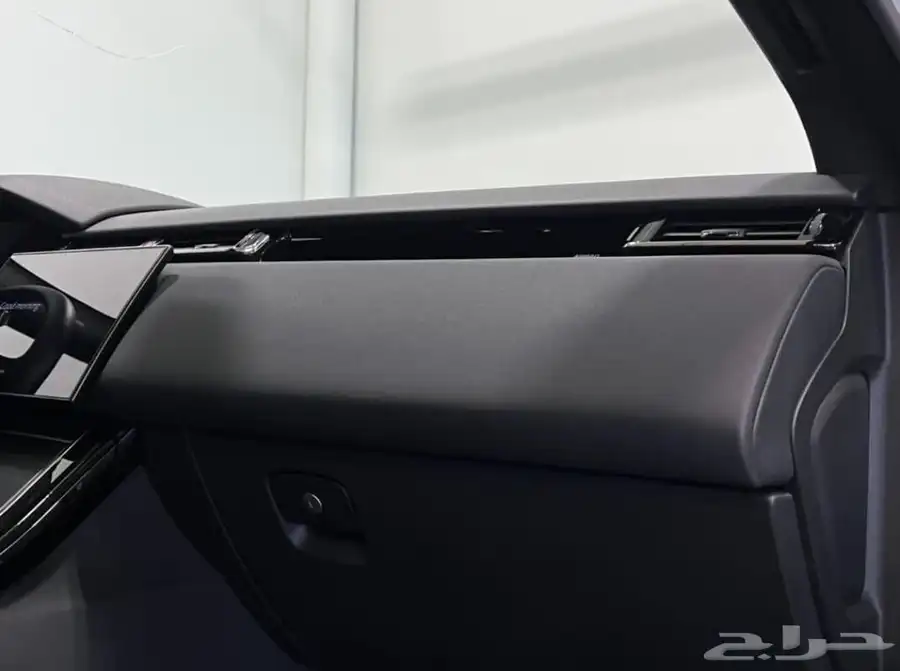 رنجروفر فيلار Range Rover velar dynamic SE موديل 2024 17