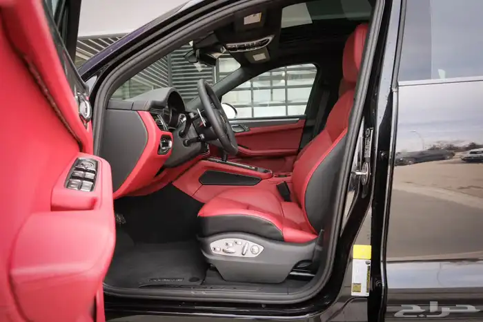 New Porsche Macan GTS 2025 جديد 5