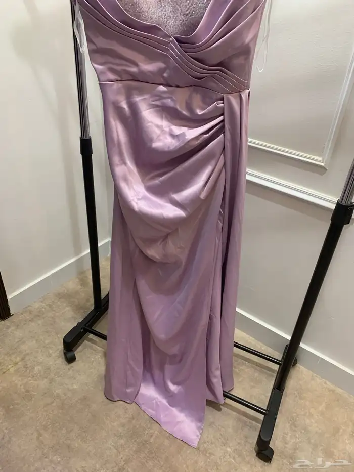 فساتين للبيع استخدام 6ساعات فقط 9