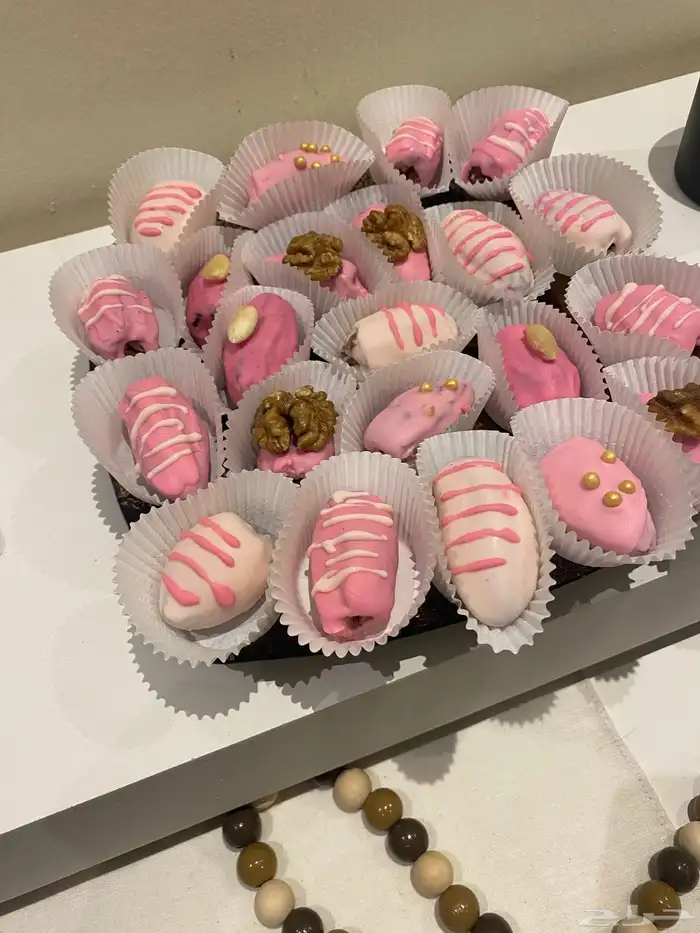 تمر محشي بالمكسرات مغلف بالشوكلاته 4