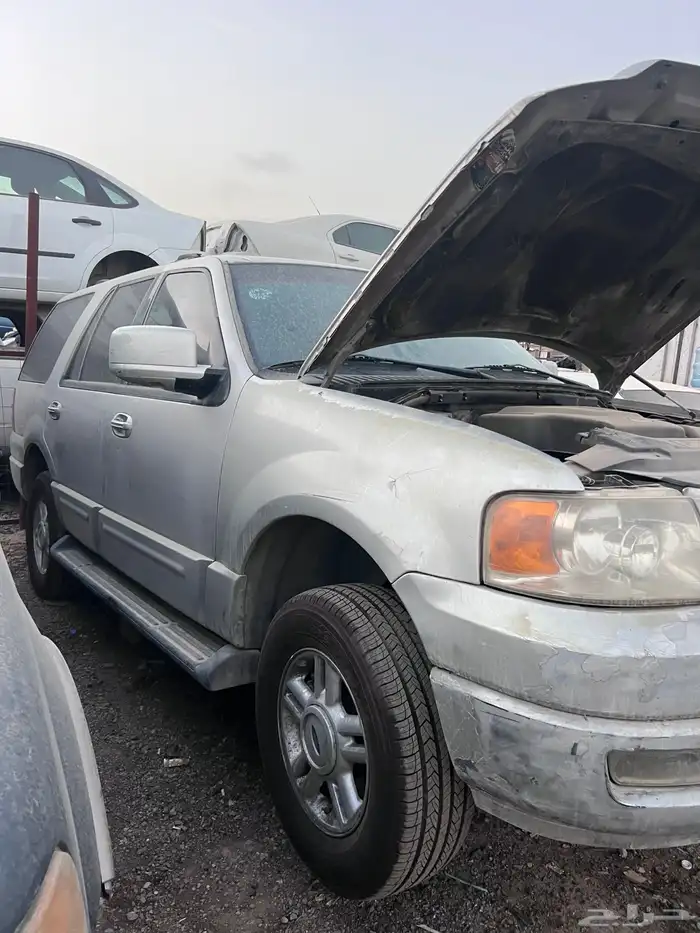 يوجد لدينا قطع غيار اكسبديشن مديل 2004 0