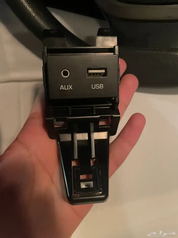 مدخل AUX و USB النترا 0