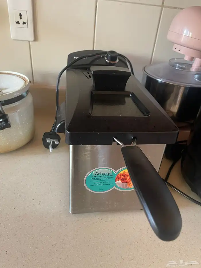 ثلاجة و تلفزيون و طاولة 7