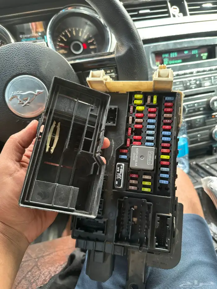 بدي كنترول موستنج 1