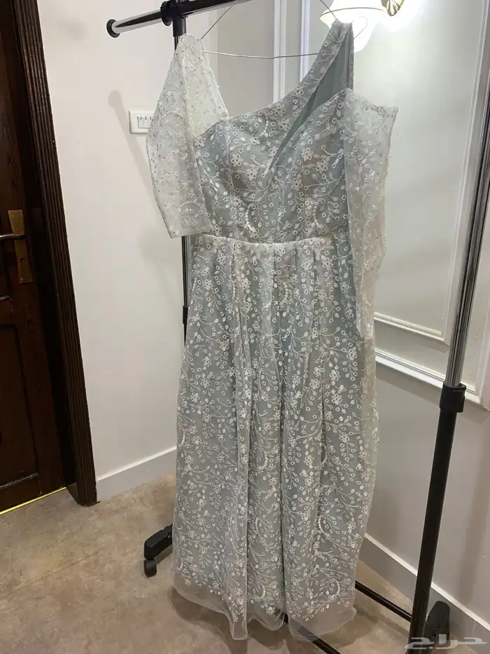 فساتين للبيع استخدام 6ساعات فقط 3