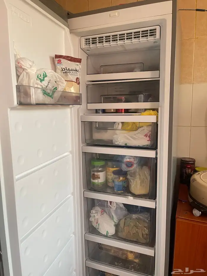 ثلاجة و تلفزيون و طاولة 12