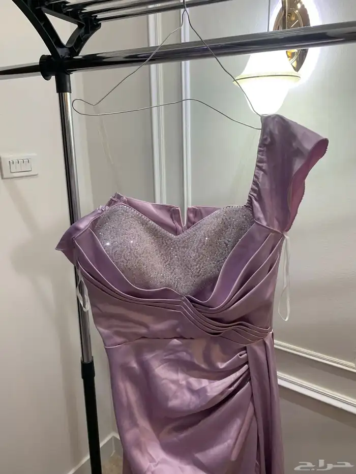 فساتين للبيع استخدام 6ساعات فقط 8