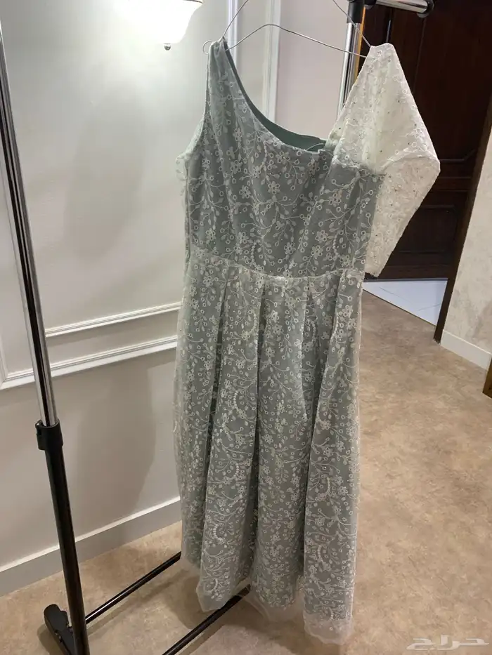 فساتين للبيع استخدام 6ساعات فقط 6