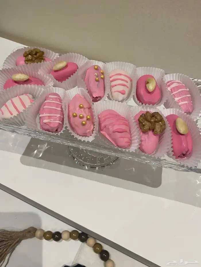 تمر محشي بالمكسرات مغلف بالشوكلاته 0