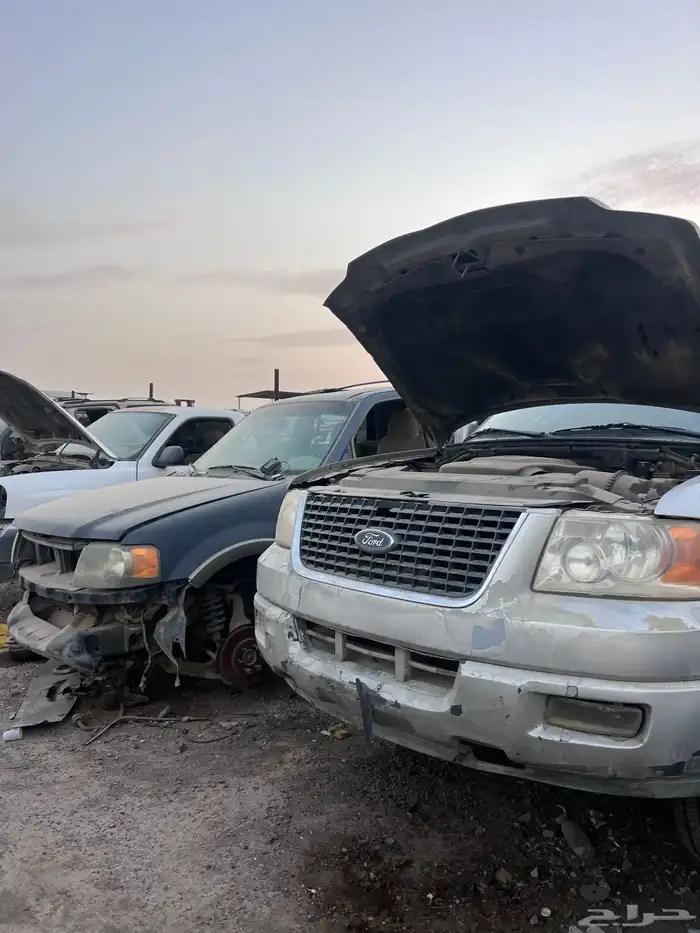 يوجد لدينا قطع غيار اكسبديشن مديل 2004 2