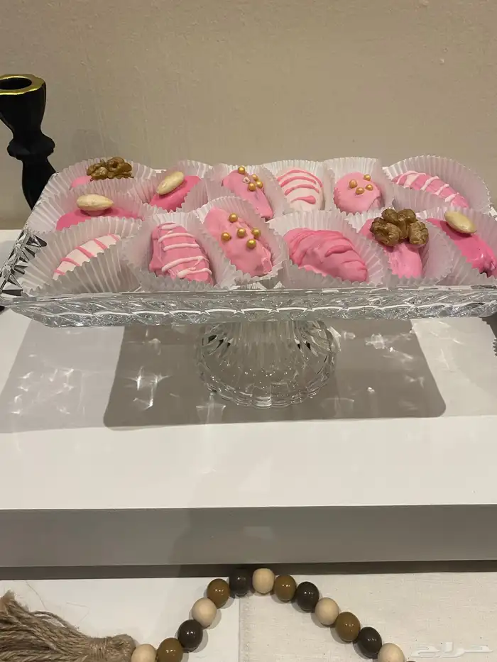 تمر محشي بالمكسرات مغلف بالشوكلاته 3